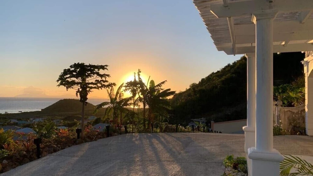 Cades Bay Apartment | LenDeens an Affordable Hillside1BD/1BTH Apartment w/AC and Gorgeous Oceanviews