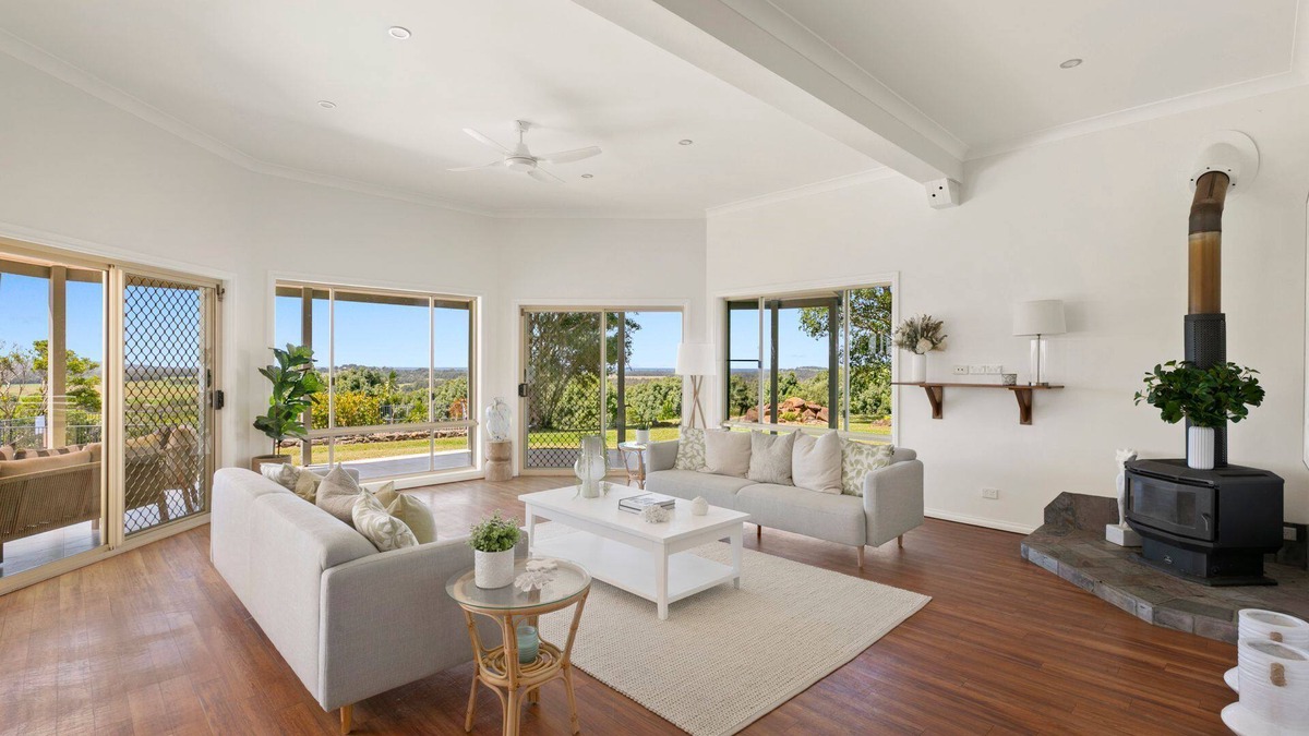 Tintenbar House | Lennox Peak a spacious family home with pool
