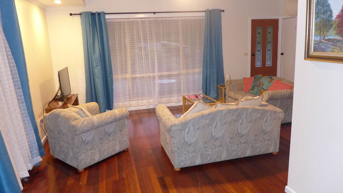 Mount George Cottage | Lenoroc - Rural Ambience with Netflix. nStay on working farm 14 minute from town