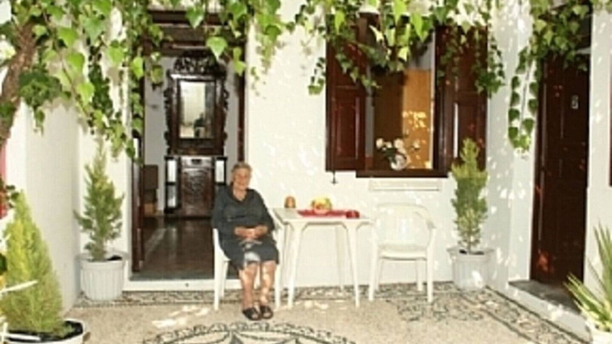 Lindos Apartment | Leonida's studio apartment - on a hillside in a quiet location!