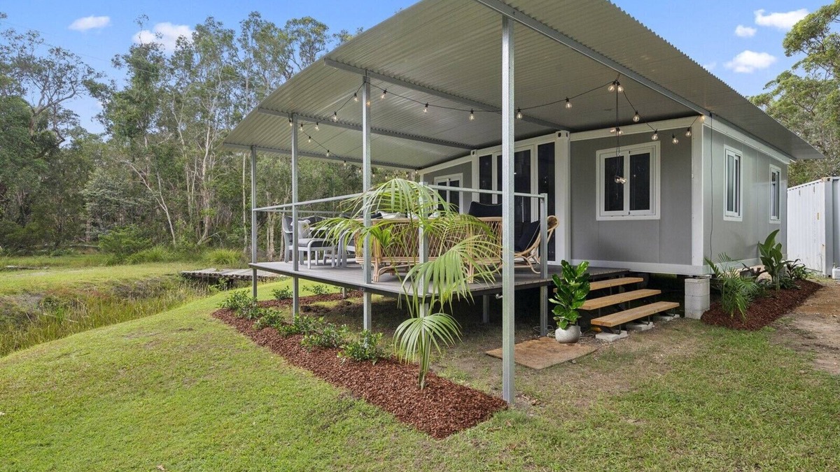 Arrawarra Apartment | Leos Beach Hideaway, Stylish Tiny Home