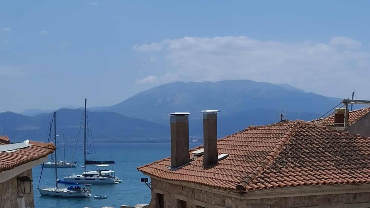 Nafpaktos Apartment | Lepanto Port Vibes – Sea & Castle View Apartment in the heart of town