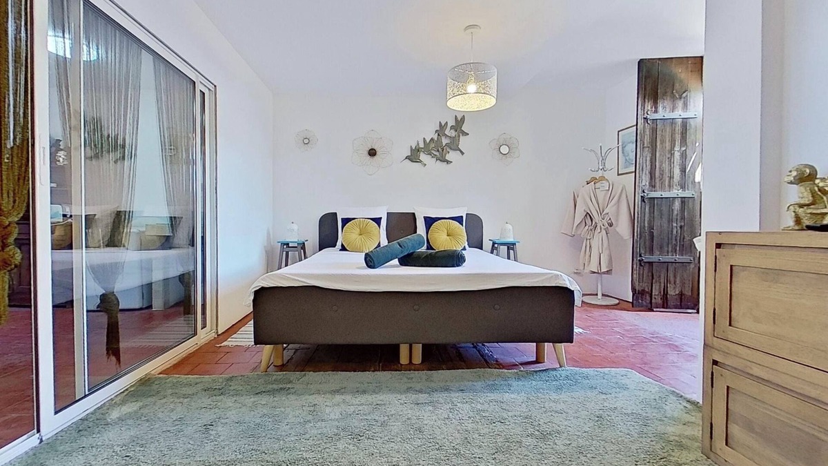 Luc-sur-Orbieu Bed & Breakfast | Les 2 Drôles d'Oiseaux Bed & Breakfast between Carcassonne and Narbonne