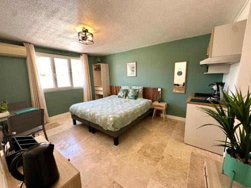 Saint-Laurent-d'Aigouze Apartment | Les Appartements du Mas - Studio Amazonite
