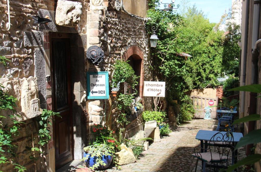 Roanne Bed & Breakfast | Les Ateliers d'Art Modiste et formier
