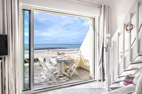 Saint-Jean-de-la-Riviere Apartment | Les balcons des Ecréhous - Duplex front de mer