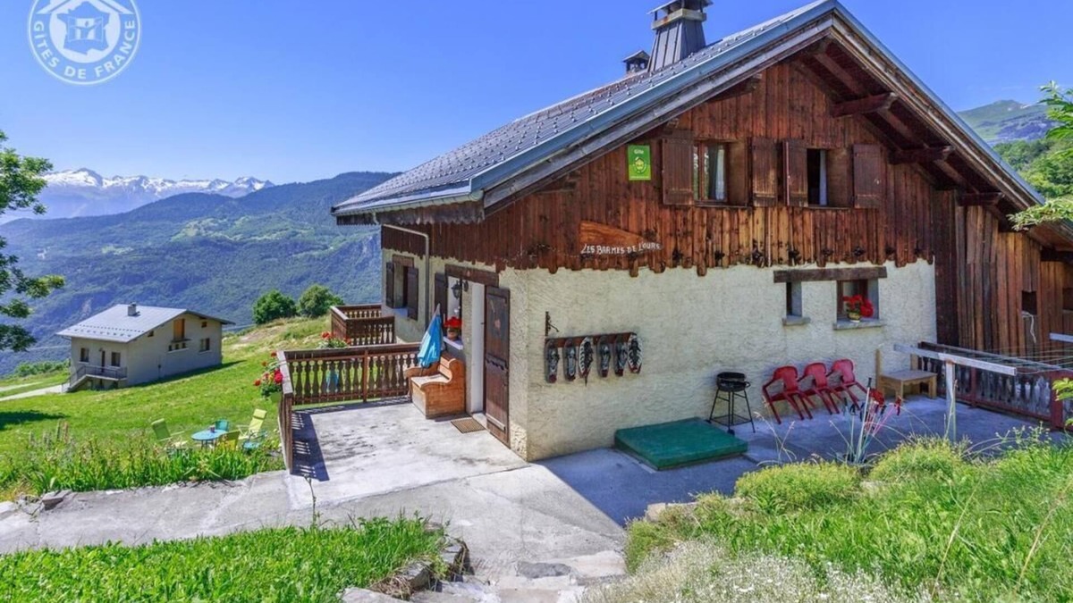 Notre-Dame-du-Pre House | LES BARMES DE L'OURS