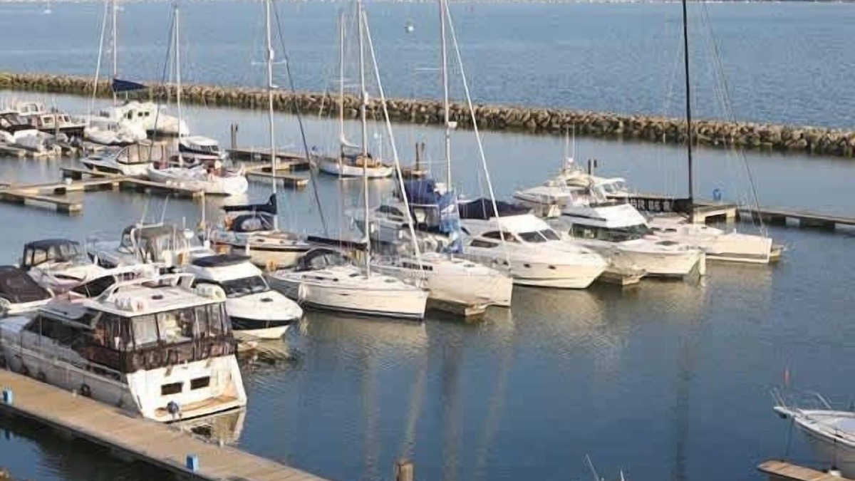 Poole Apartment | Les Bateaux - Views of Poole Quay from Balcony