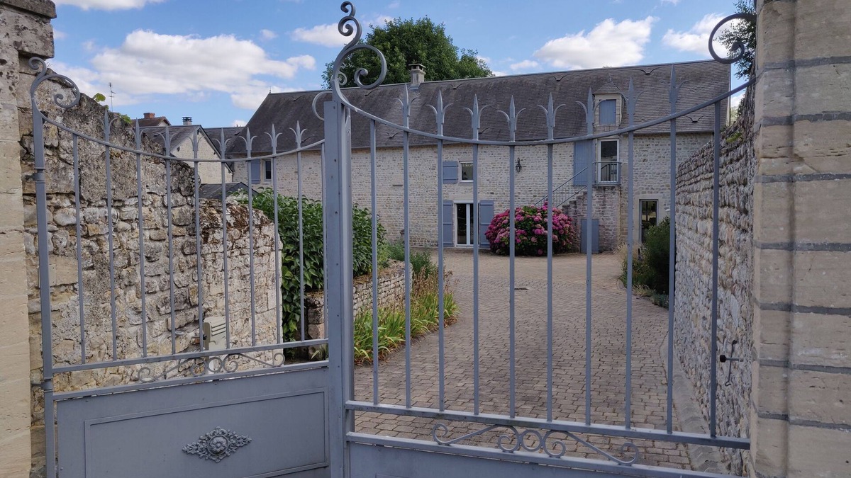 Carcagny Apartment | Les Belles Pierres