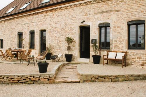 Corgengoux House | Les Blés Dorés et Les Graines de Lin, 2 gîtes à la Ferme avec moutons et piscine, à côté de Beaune