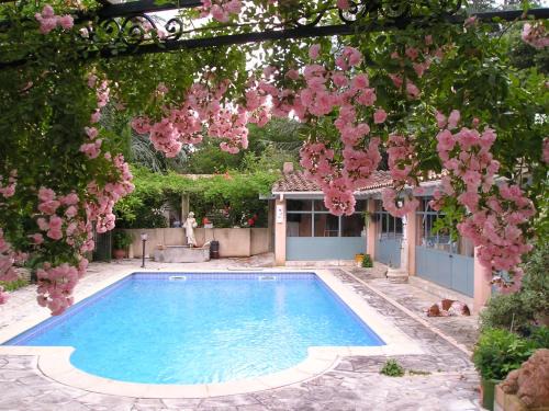 Loupia Bed & Breakfast | LES BRUYERES chambre d'hôte de charme Calme assuré
