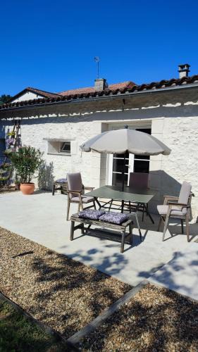 Saint-Philippe-du-Seignal House | Les Cabrolles