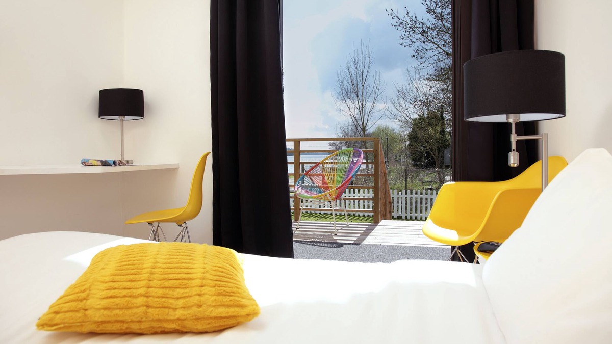 Saint-Pierre-la-Garenne Hotel | Les Canisses