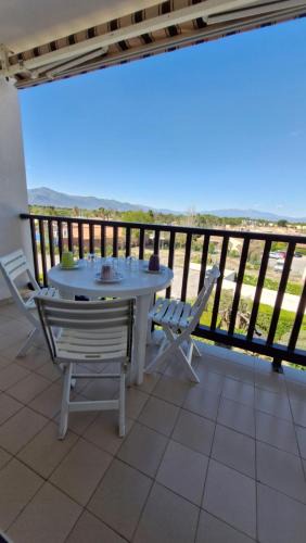 Saint-Cyprien Plage Apartment | LES CAPITELLES - Studio cabine - Piscine - plage à 50 m Ref Noga