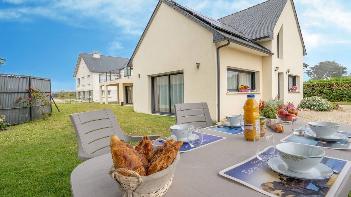 Brignogan-Plage Apartment | Les Chardons Bleus 1 by Interhome
