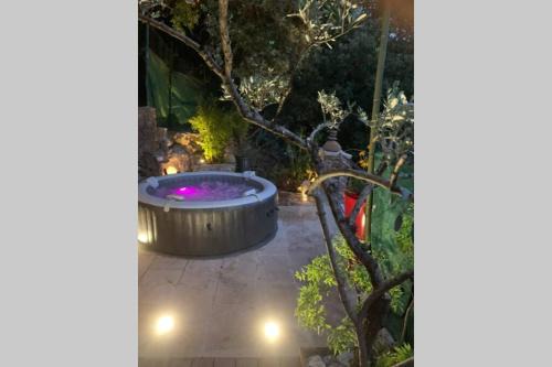Mialet Apartment | Les clapiers appartement avec jacuzzi et rivière.