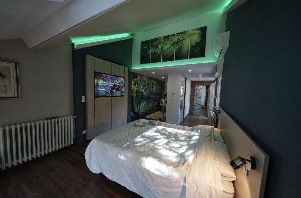 Montferrand-le-Chateau Apartment | LES CLEFS DU PARADIS avec SPA