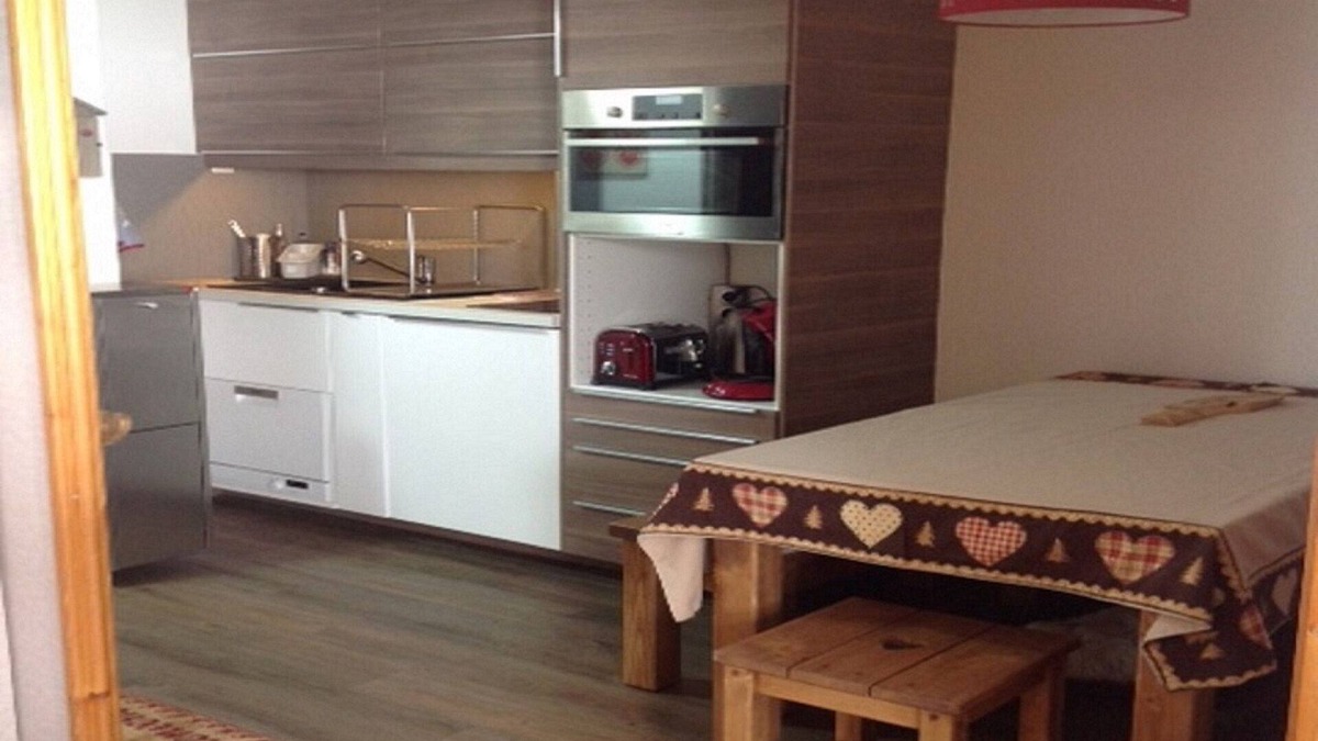 Bellentre Apartment | Les Coches/Plagne Tarentaise resort center comfortable apartment 4/5 people