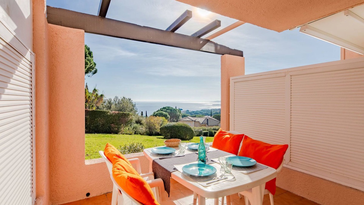 La Nartelle Apartment | Les Coteaux de la Nartelle by Interhome