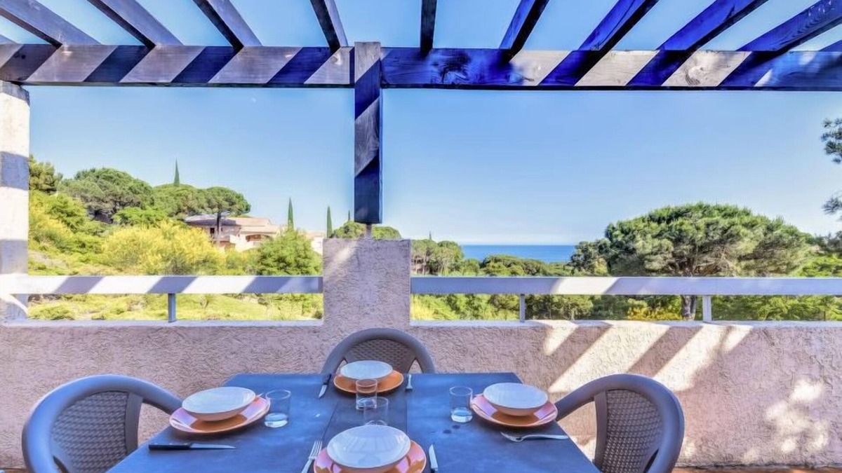 La Nartelle Apartment | Les Coteaux de la Nartelle by Interhome