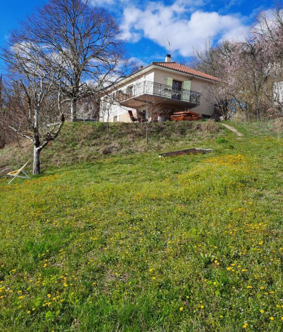 Saint-Laurent-les-Tours House | Les coteaux de Planèze, maison et jardin dans le Lot! Chambres chez l'habitant!