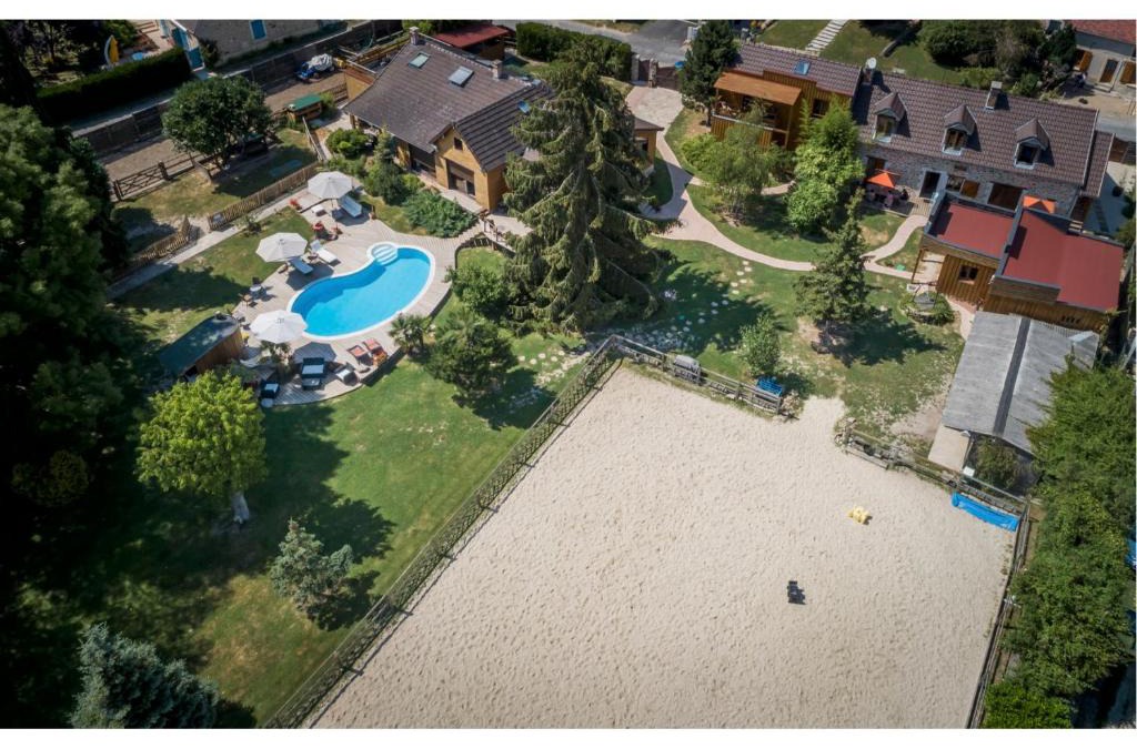 Saint-Ouen-en-Brie Bed & Breakfast | Les Crinieres En Brie