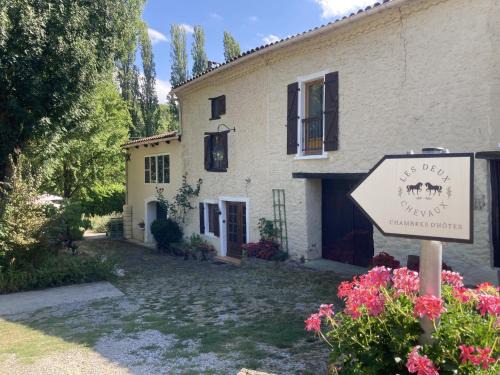 Saint-Jean-de-Paracol Bed & Breakfast | Les Deux Chevaux Chambres d’Hôtes