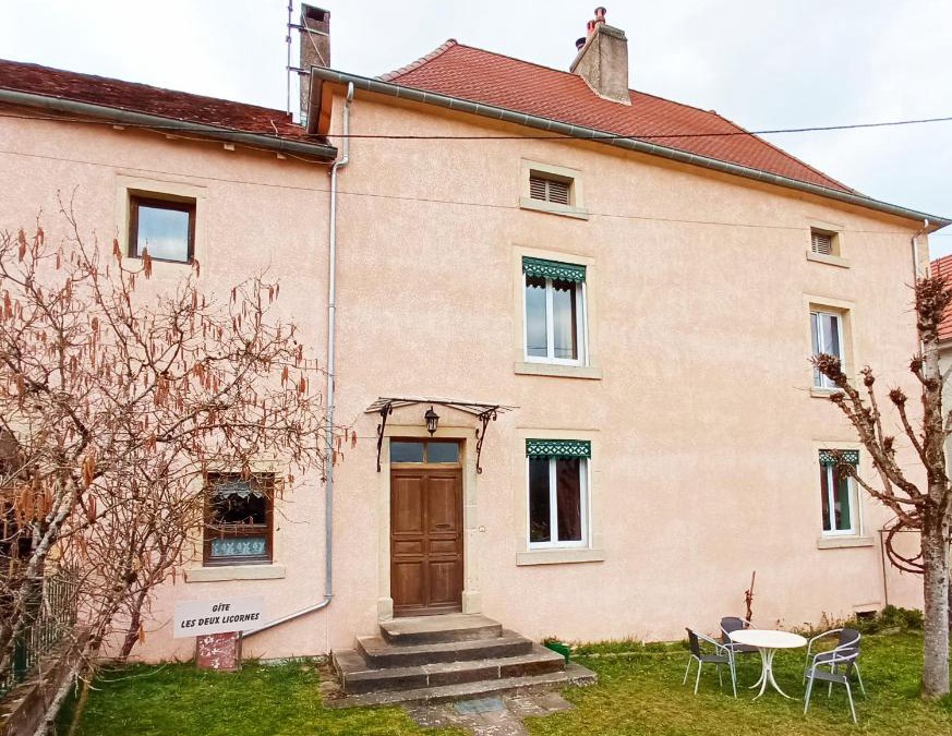 Anchenoncourt-et-Chazel House | Les deux Licornes