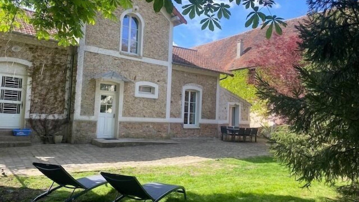 Crevecœur-en-Brie Cottage | Les Douves, a charming outbuilding of the château