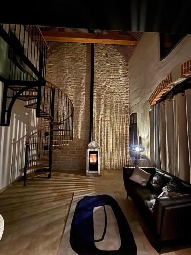Poincare - Foch - Anatole France - Croix de Bourgogne Bed & Breakfast | Les Ecuries de Rigny, Suite haut de gamme avec jardin, jacuzzi et piscine