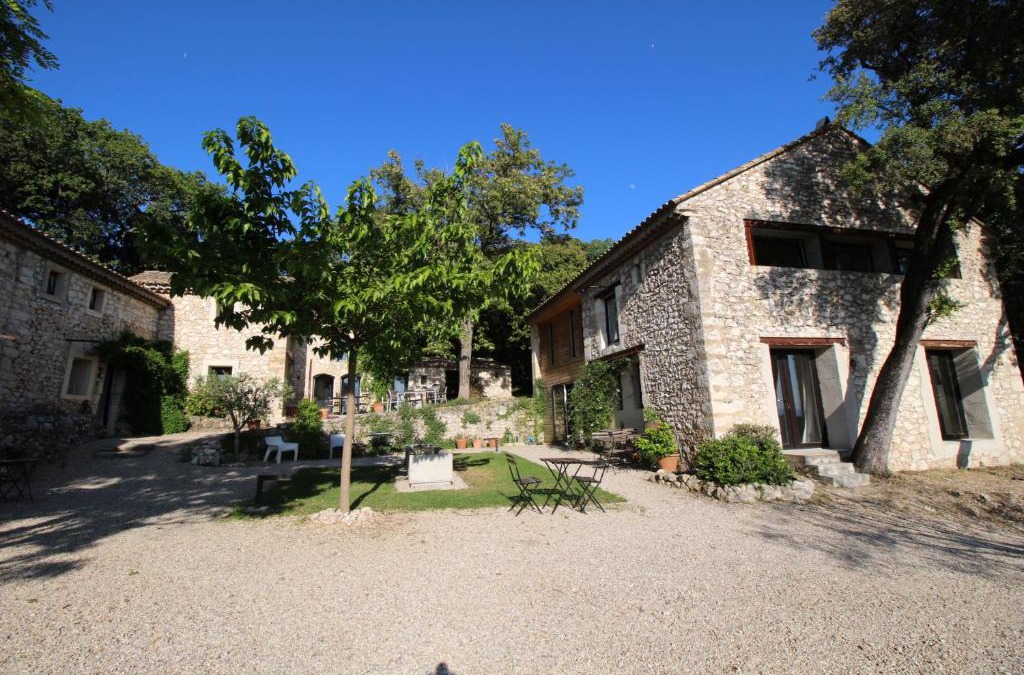 La Garde-Adhemar Bed & Breakfast | Les Esplanes