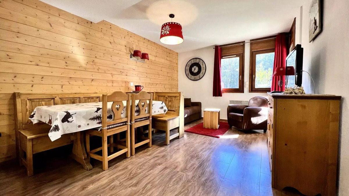 Flumet Apartment | Les Evettes Chalets - Apartment six people, residence with swimming pool at the foot of the slopes