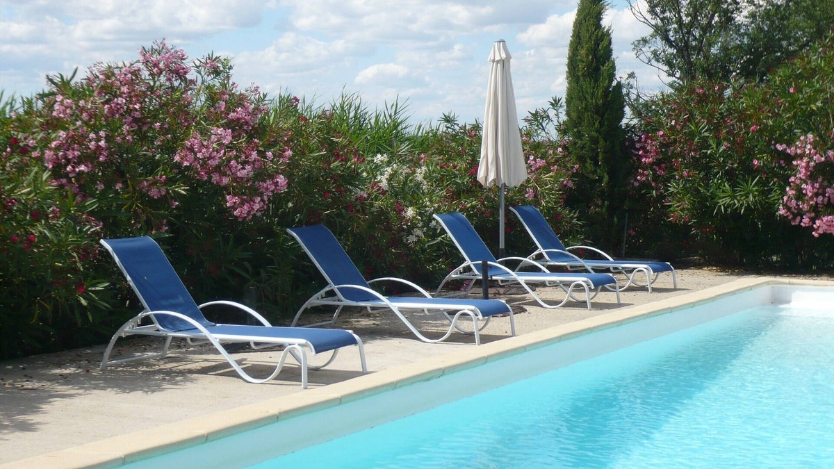 Saint-Gilles House | Les Flamants, 7/9 people, charming, garden and terrace and shared pool