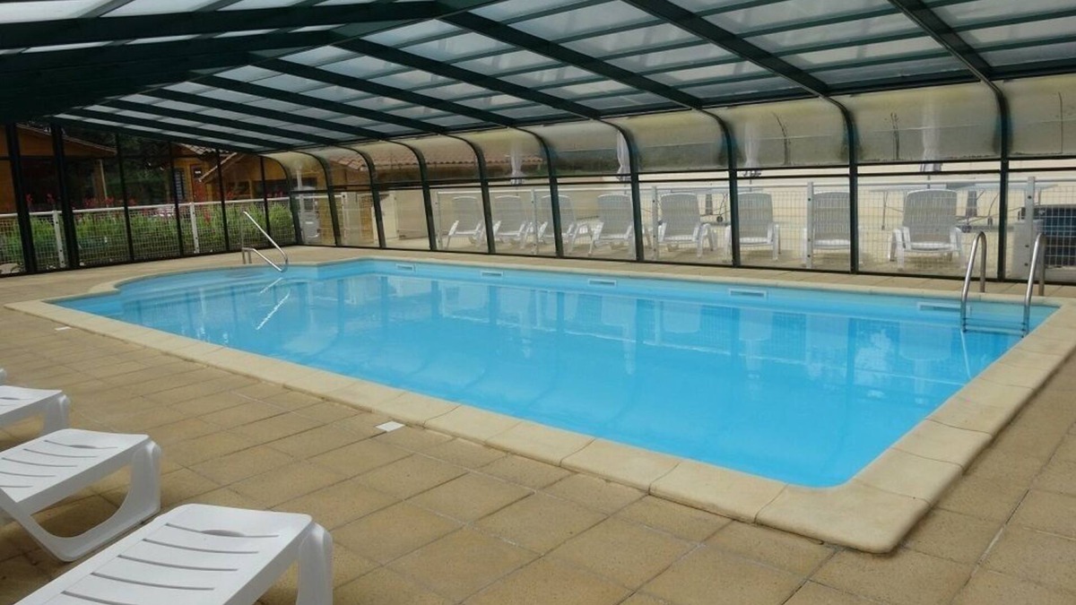 Auriac-du-Perigord Ski Chalet | Les gîtes des hauts de vialot heated indoor pool (Les Pins)
