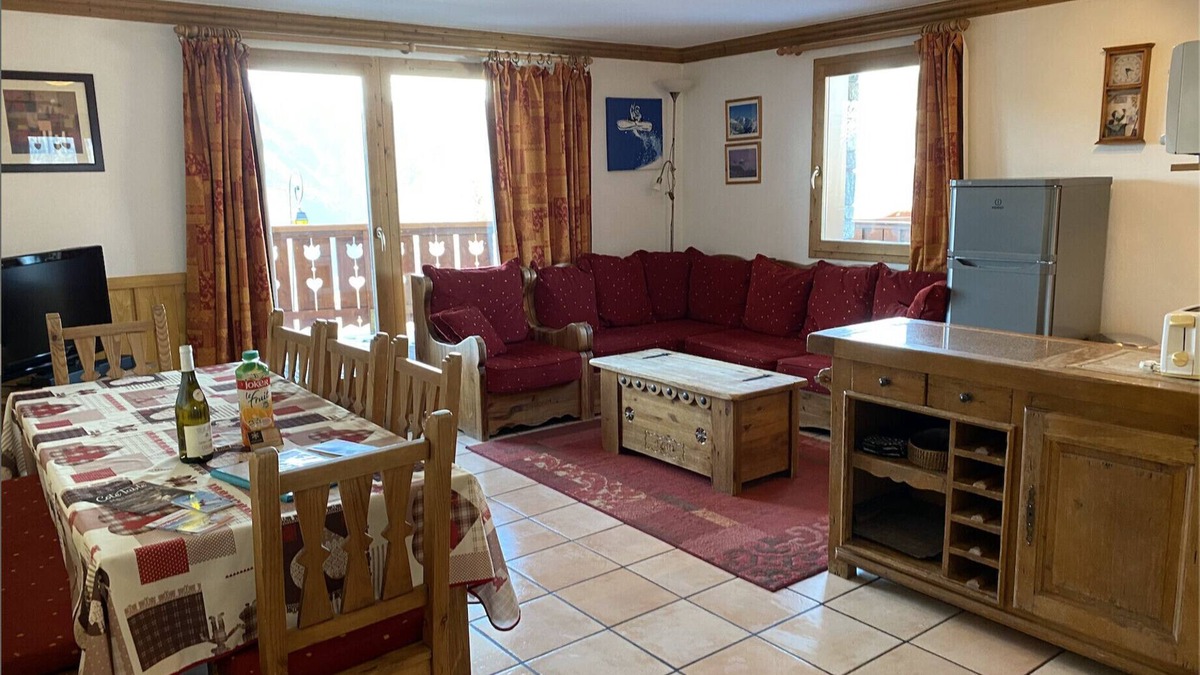 Montalbert Apartment | LES GRANGES 15, FOR 6-8 PEOPLE.