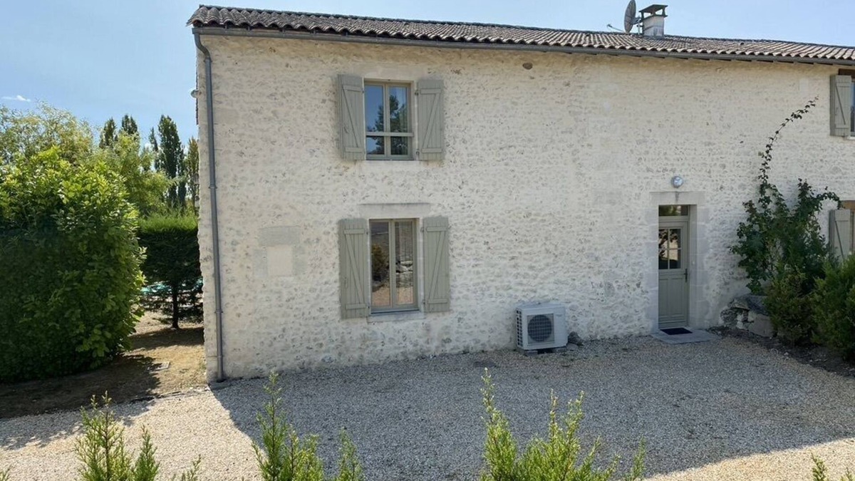 Chalais House | Les Houx - Old barn with private swimming pool