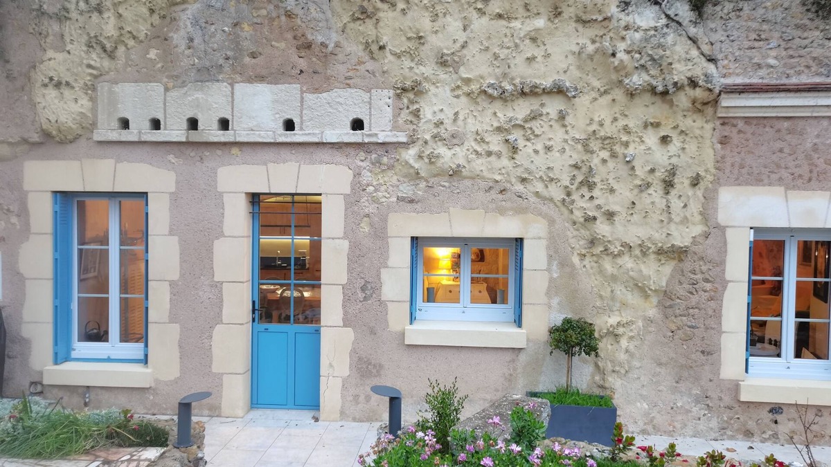 Troo Villa | Les Iris unusual gîte, entirely troglodytic!