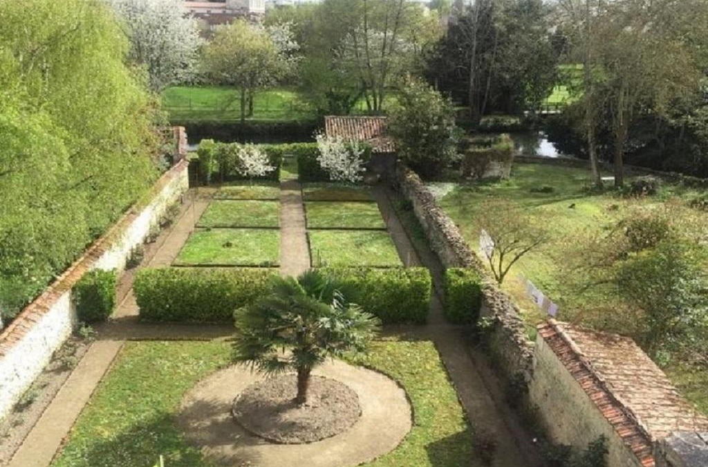 Jonzac Apartment | Les Jardins De La Seugne