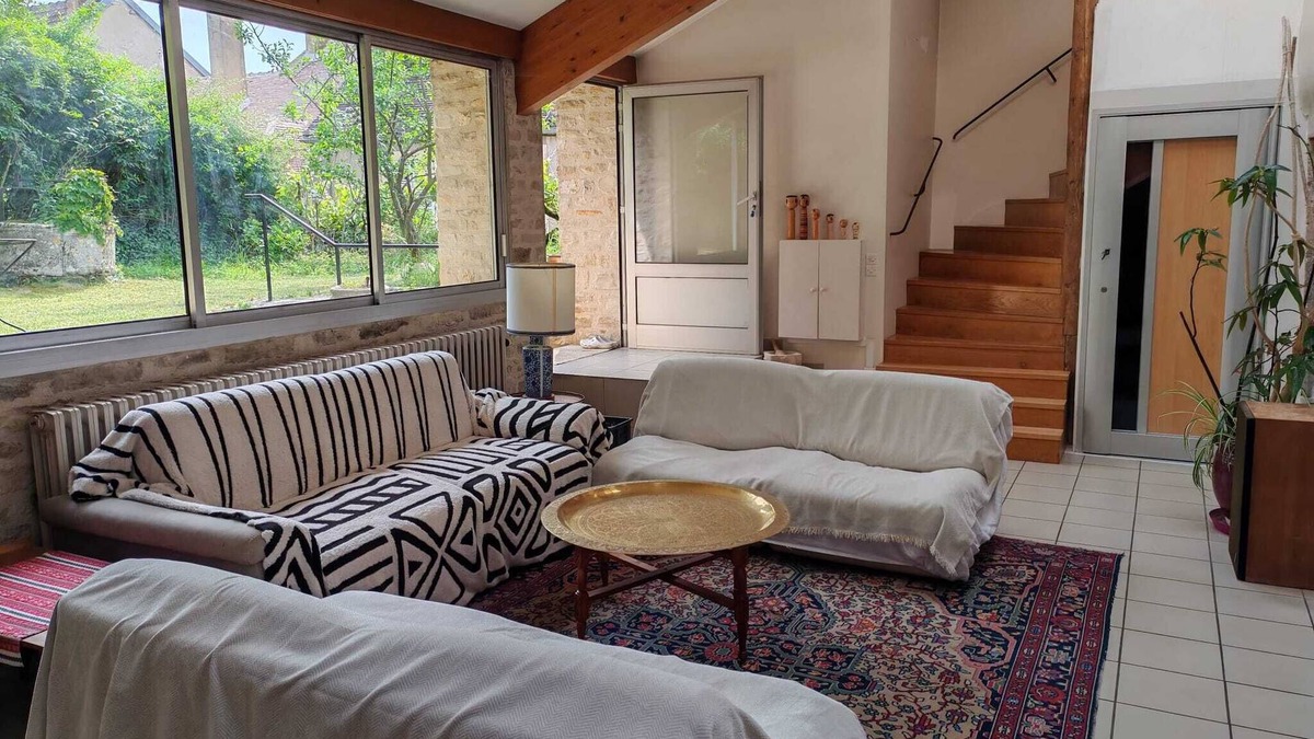 Noyers-sur-Serein House | Les Jardins Perchés - large house with garden in the heart of a medieval village
