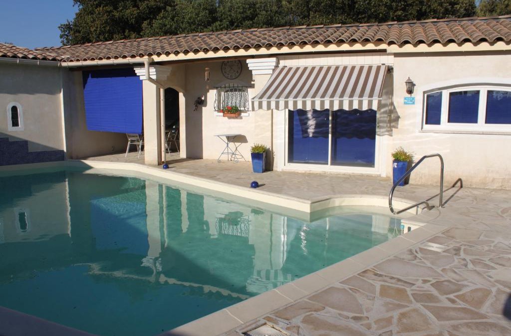 Grillon Apartment | LES JARRES BLEUES