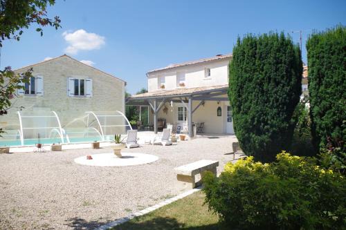 Saint-Hilaire-la-Palud Bed & Breakfast | Les Lavandières