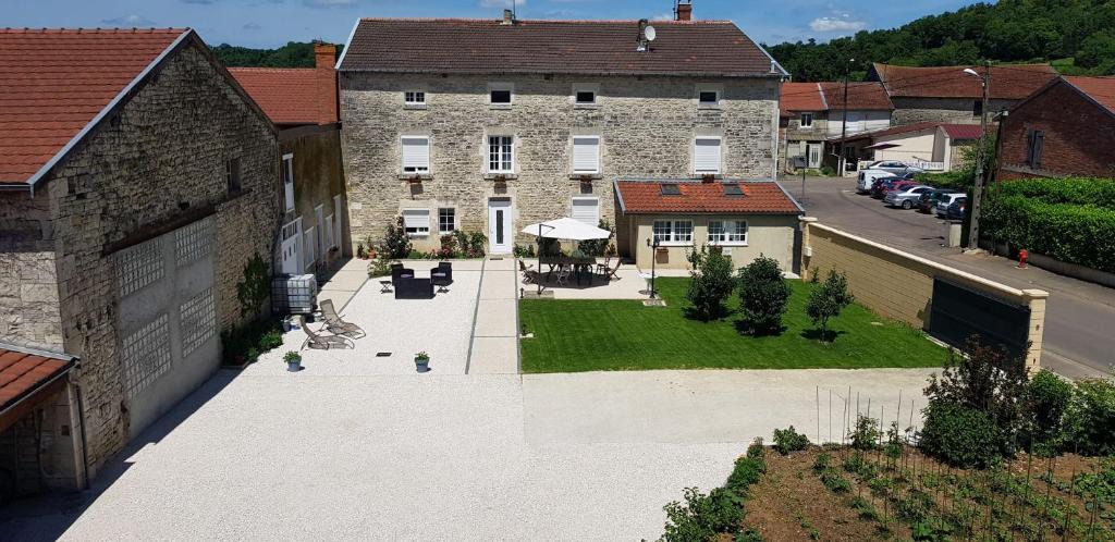 Chamouilley House | Les Lilas Roses