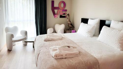Le Vaudreuil Hotel | Les Lodges de Socrate