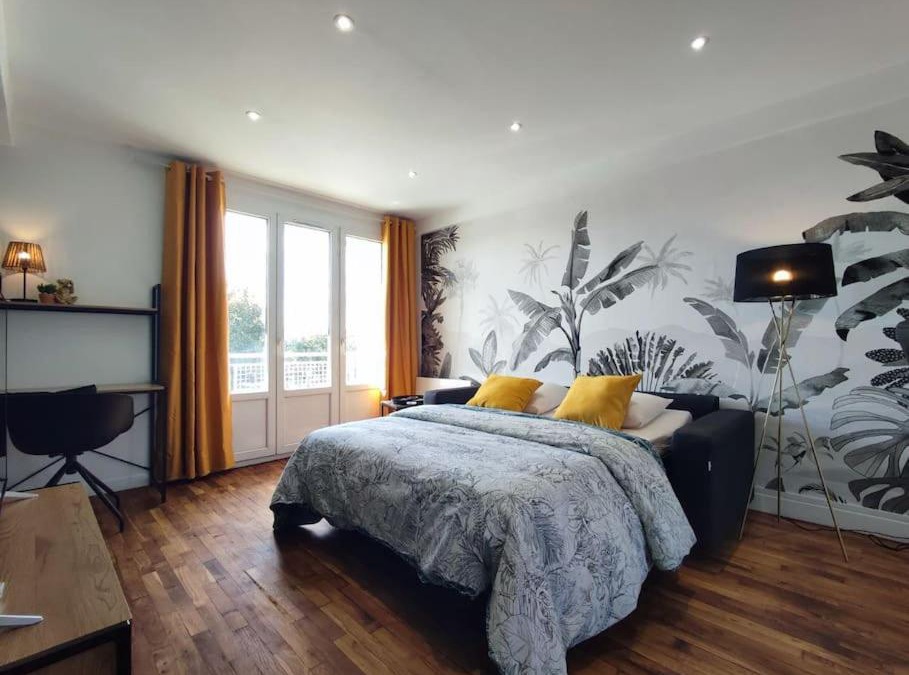 Chateauroux Apartment | Les Lucioles - balcon - calme