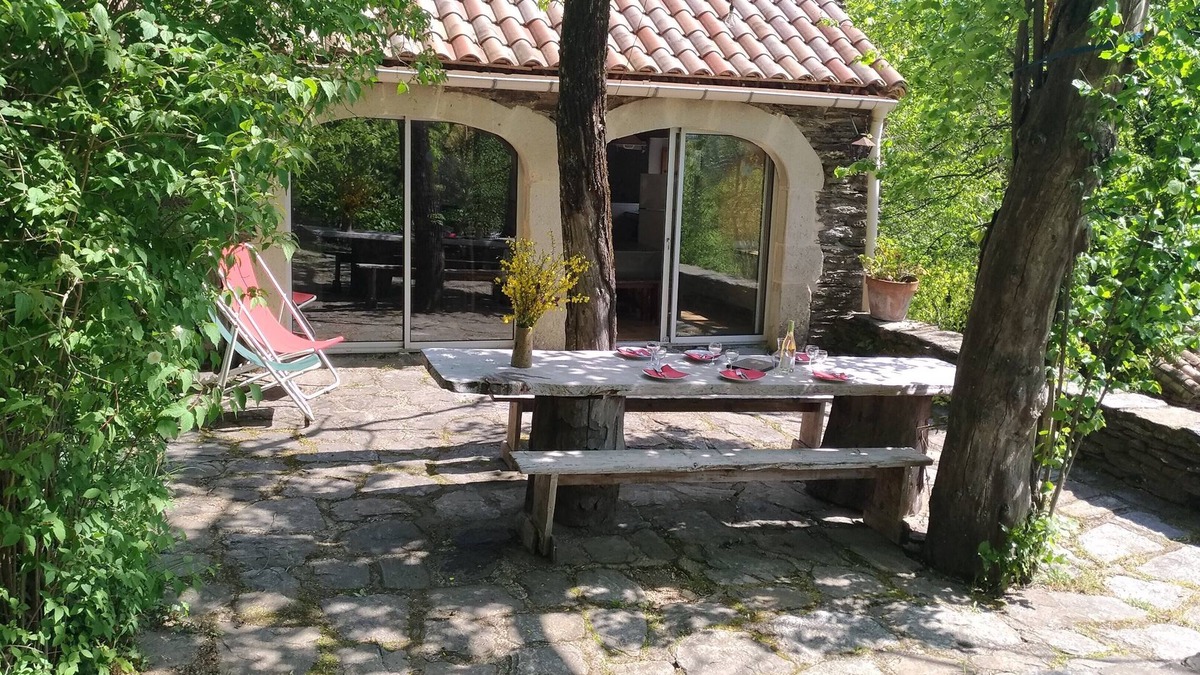 Charnavas House | Les Mazades, gîte large terrace Labellisé Esprit parc national des Cévennes.