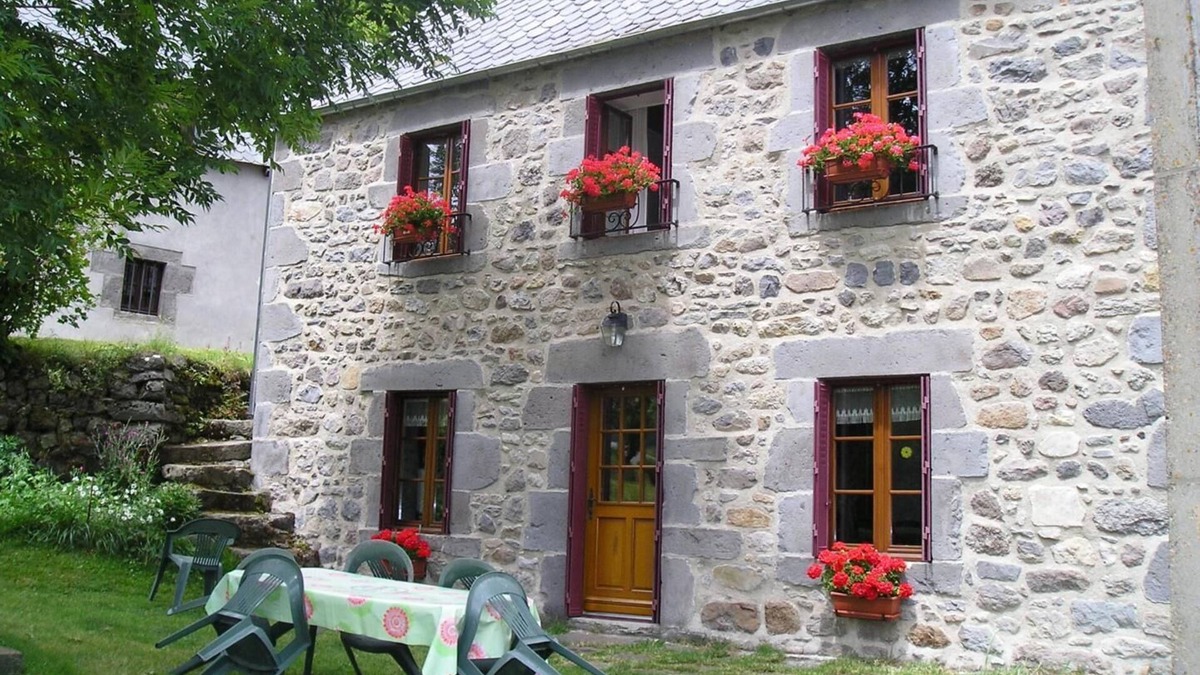 Chambon-sur-Lac House | Les Mouflons - Chambon-sur-lac