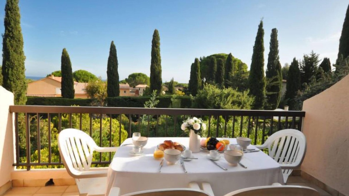 Cavaliere Apartment | les Oiseaux by Interhome