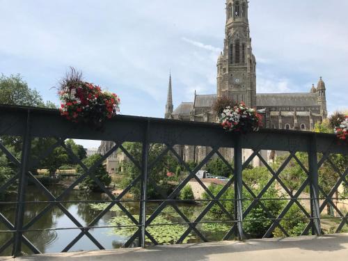 Saint-Laurent-sur-Sevre Bed & Breakfast | Les Papoulis