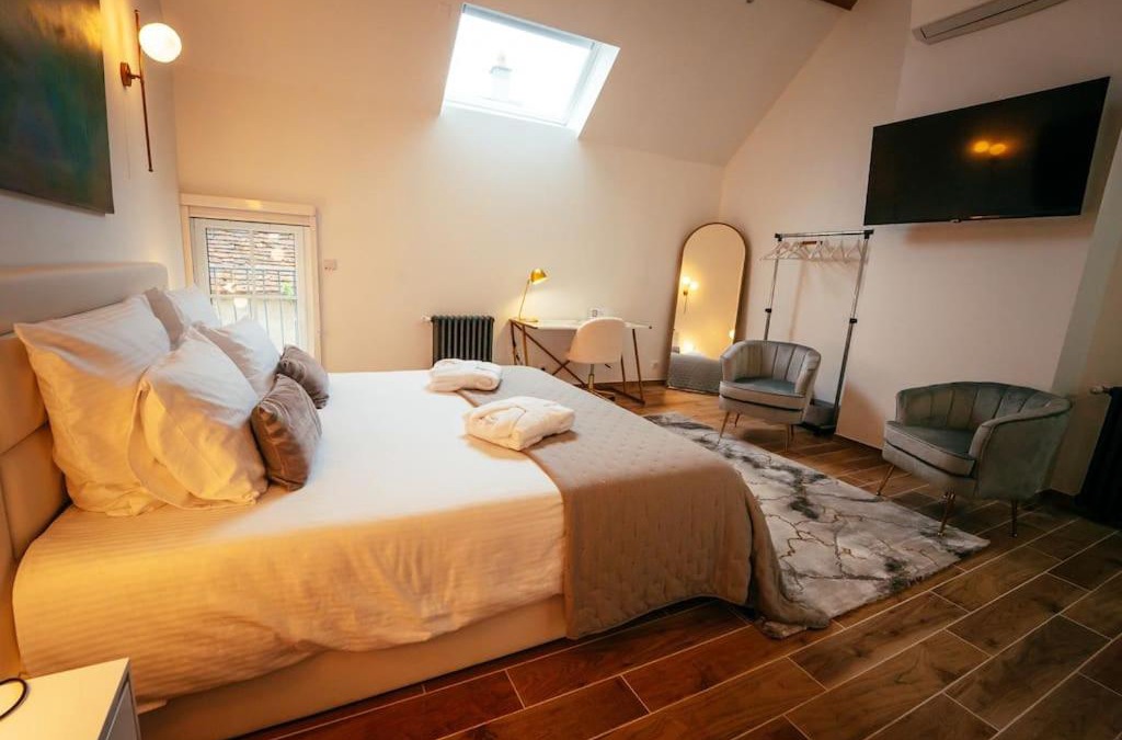 Montigny-le-Gannelon House | Les Pinsons