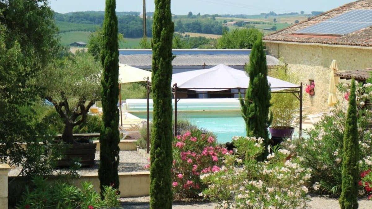 Montastruc Apartment | Les Pruniers 4* rated gites set within our own plum orchards with heated pool